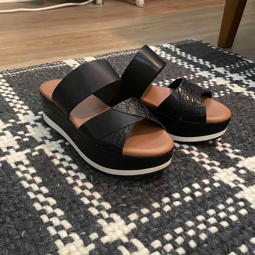 BareTraps Black Platform Sandals
